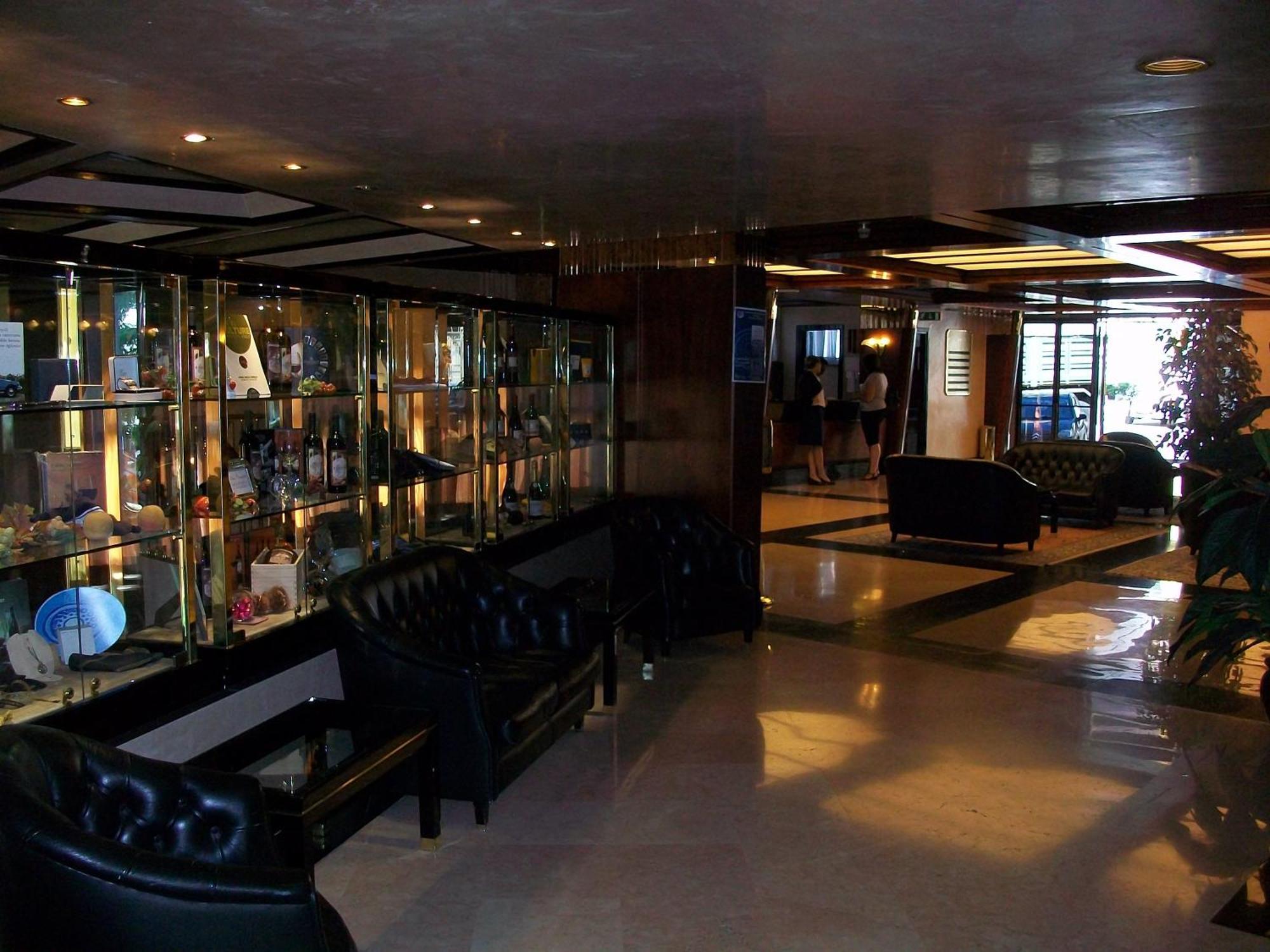 Grande Albergo โปเตนซา ภายนอก รูปภาพ